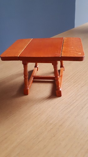 Vintage dolls house - house, table